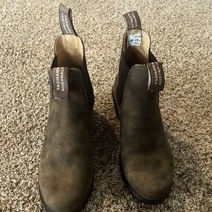 Blundstones (women’s size 7)